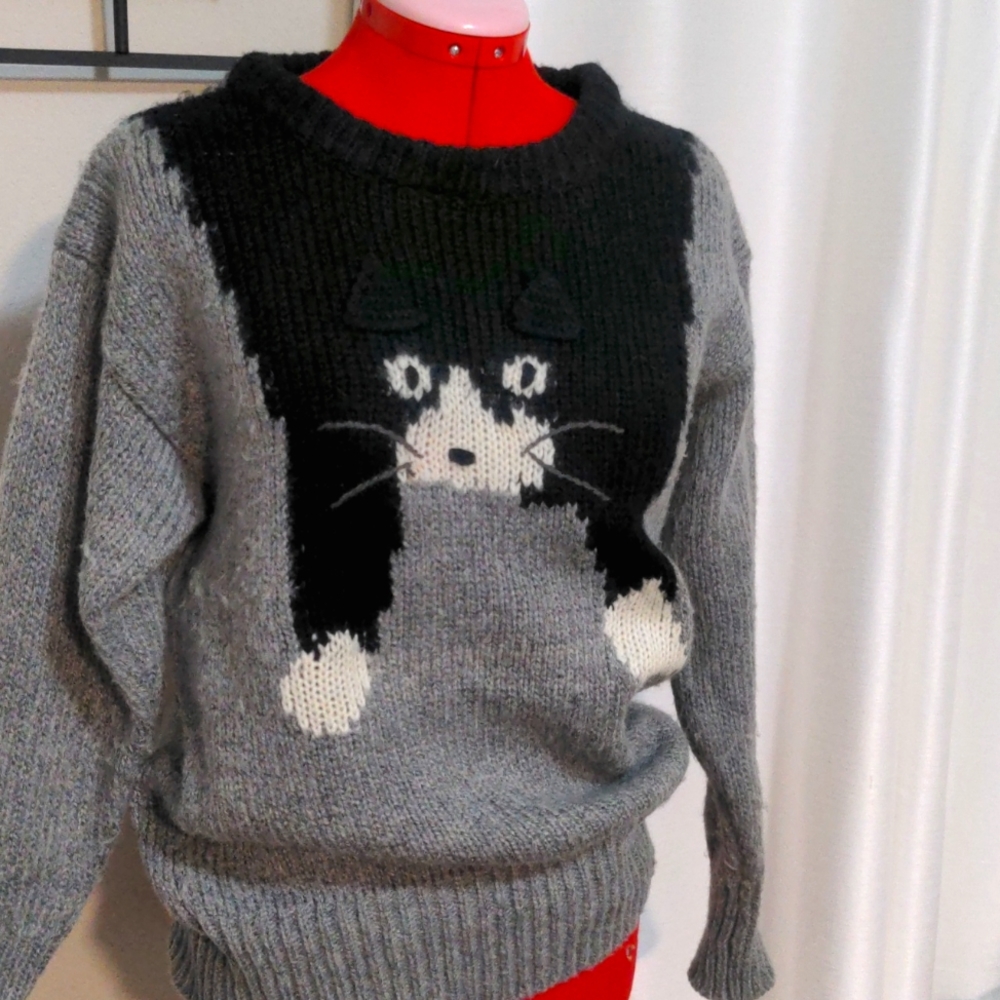 Grey Mischievous Cat Sweater, Medium